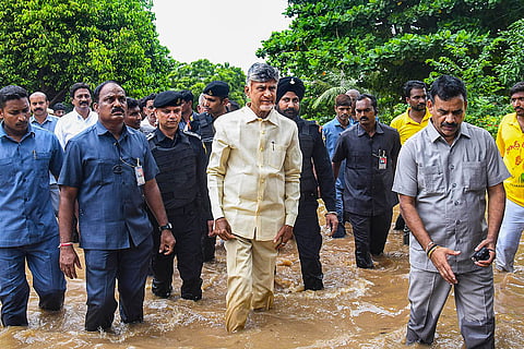 Andhra Pradesh Chief Minister Chandrababu Naidu visits flood hit Krishna Lanka and Jakkampudi areas